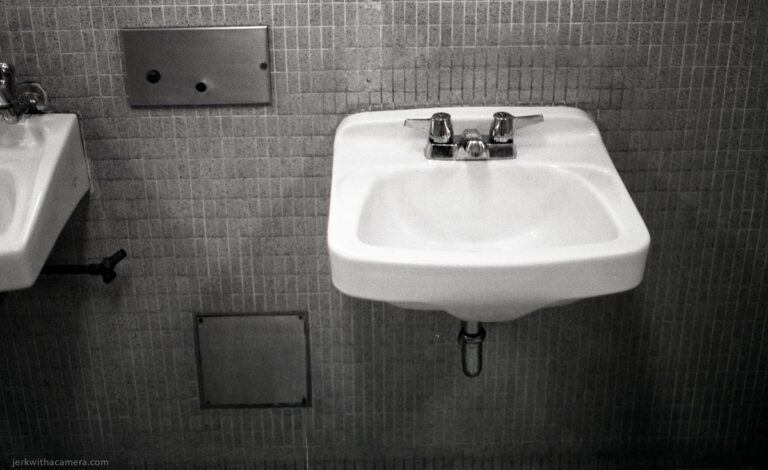 Black & White Washrooms